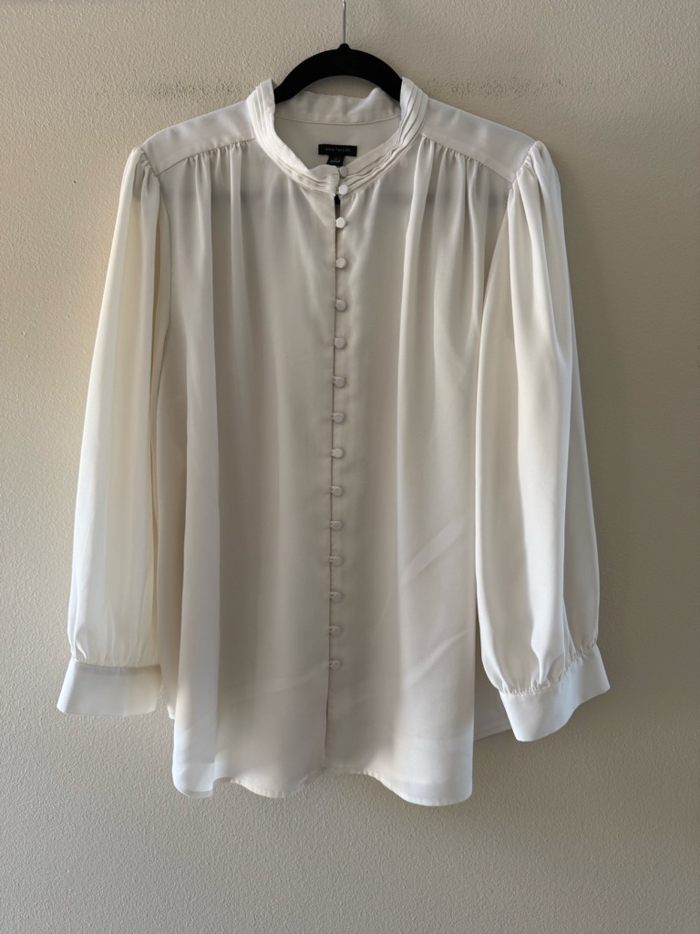 Ann Taylor Cream Button-Front Blouse Flowy Career